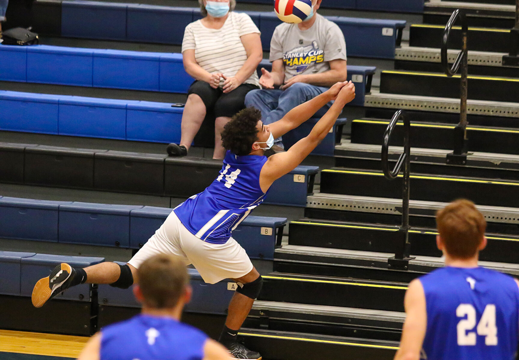 Belleville East vs. Alton Marquette boys volleyball